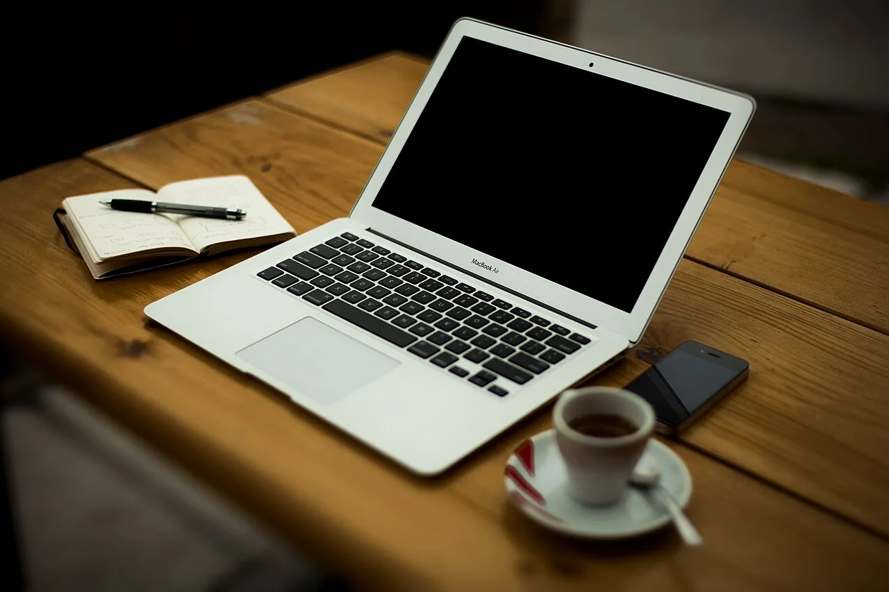 Freelance SEO ou agence : choisir pour une PME